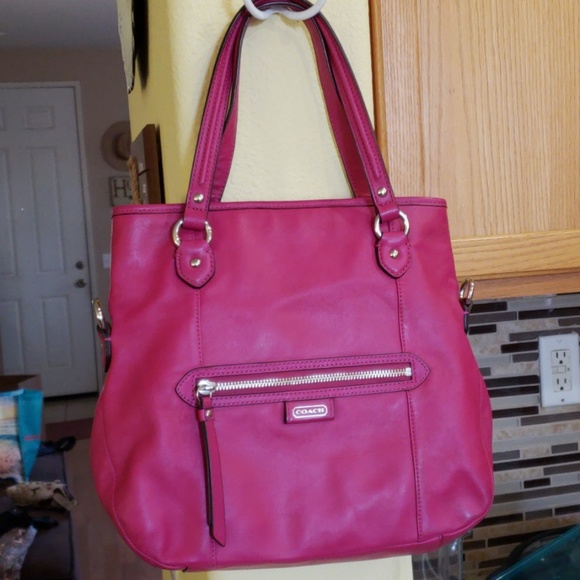 Coach Handbags - Coach Leather Purse Beautiful Summer Bag